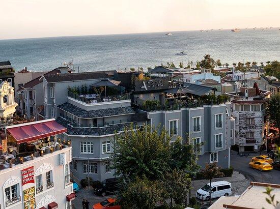 Amiralto Rooftop Restaurant & Bar